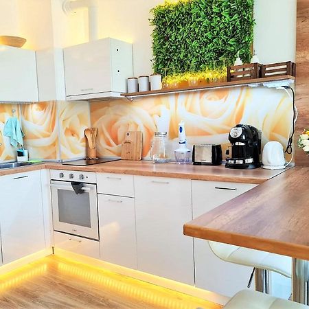 Apartamento Little Treasure By The Sea Pomorie Exterior foto