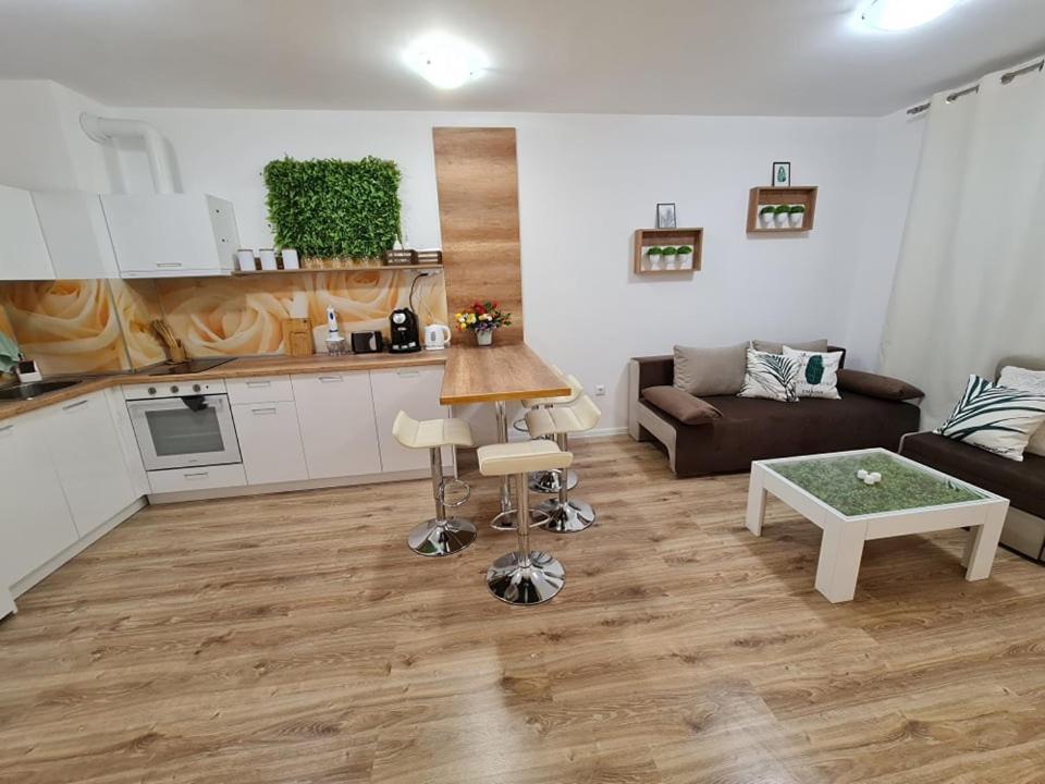 Apartamento Little Treasure By The Sea Pomorie Exterior foto