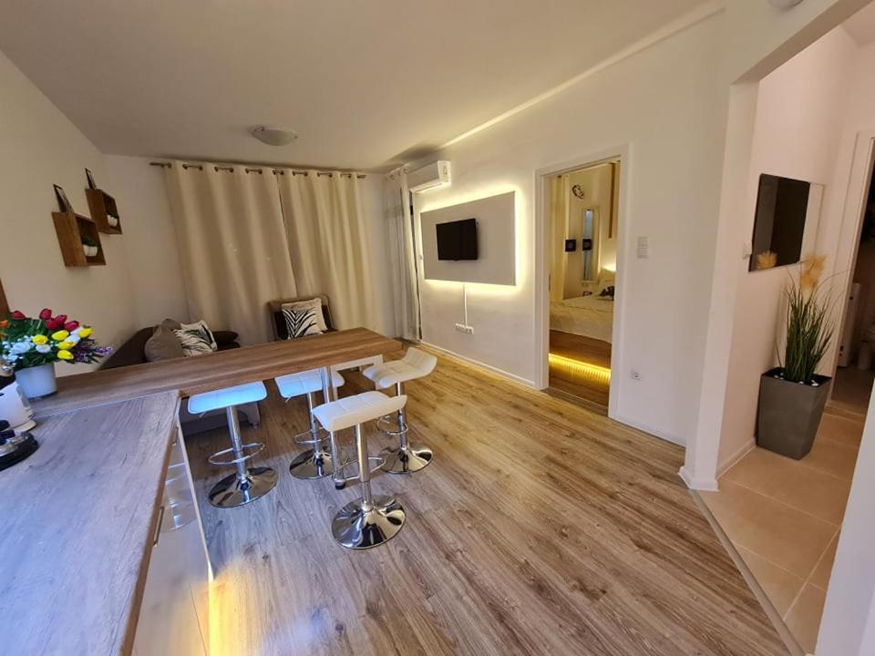 Apartamento Little Treasure By The Sea Pomorie Exterior foto